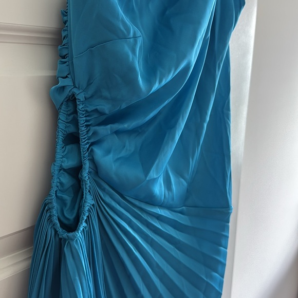 Elegant Blue One-Shoulder Dress - Picture 5 of 5